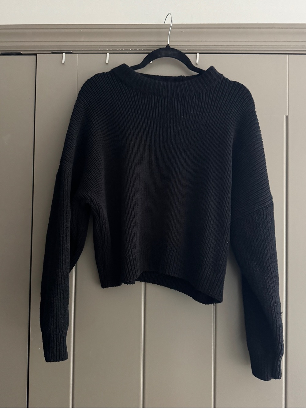 Abercrombie & Fitch Black Chenille Women’s Sweater. Size Medium